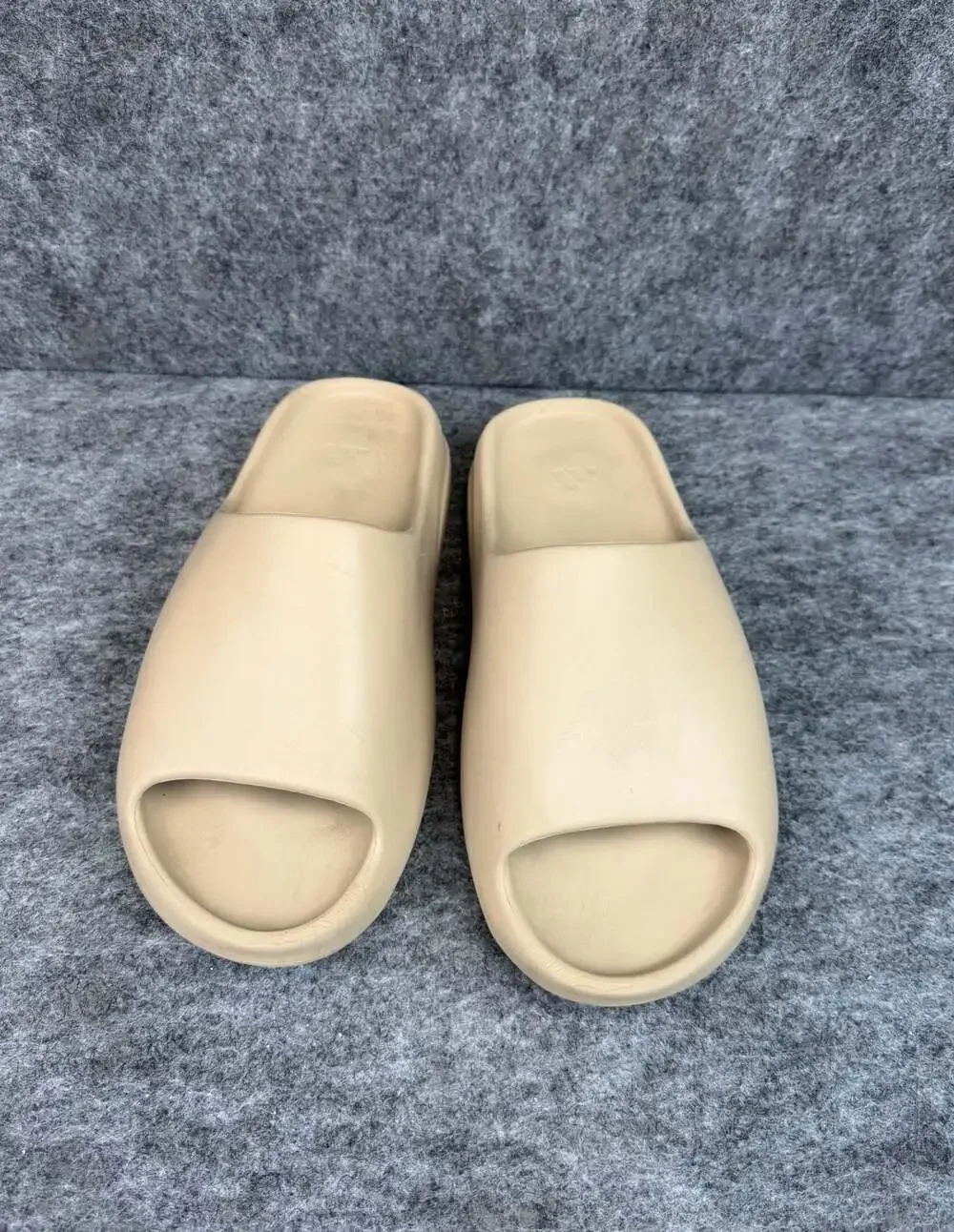 Adidas Yeezy Slide Desert Sand Size 11 US
